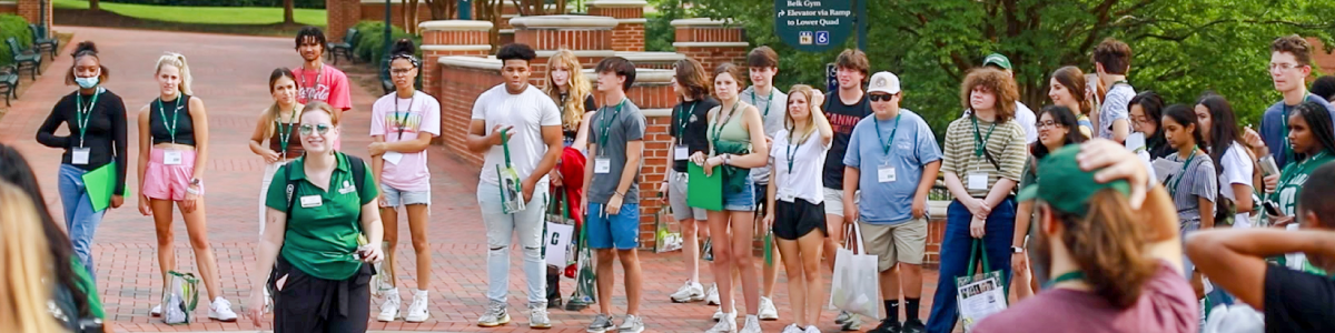 OCs lead a campus tour during NSO